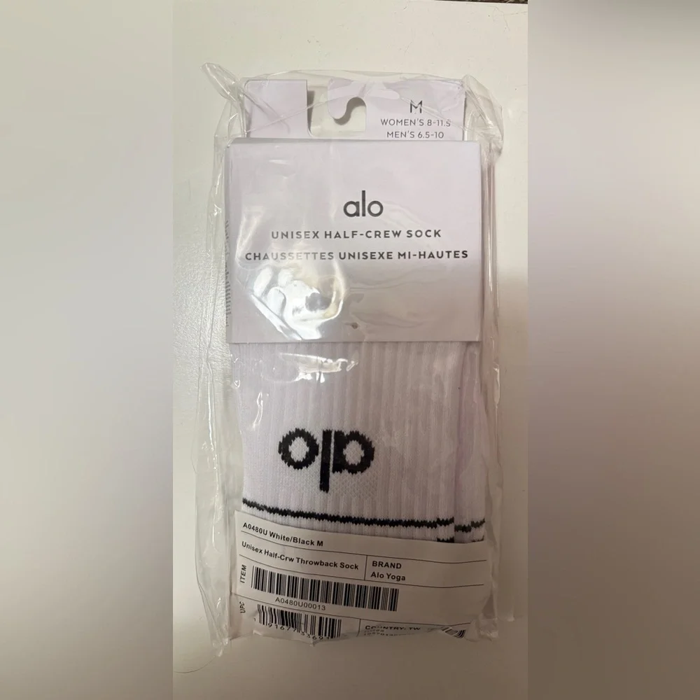 ALO Yoga Half Crew Throwback Socks White Black Unisex-Size Med-NWT - Picture 3 of 10